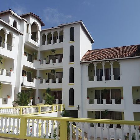 West Bay Colonial Hotel Exterior foto